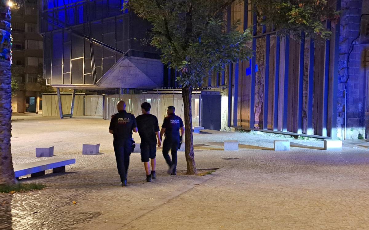 Dos menors detinguts a Manresa per conducció temerària amb un cotxe robat