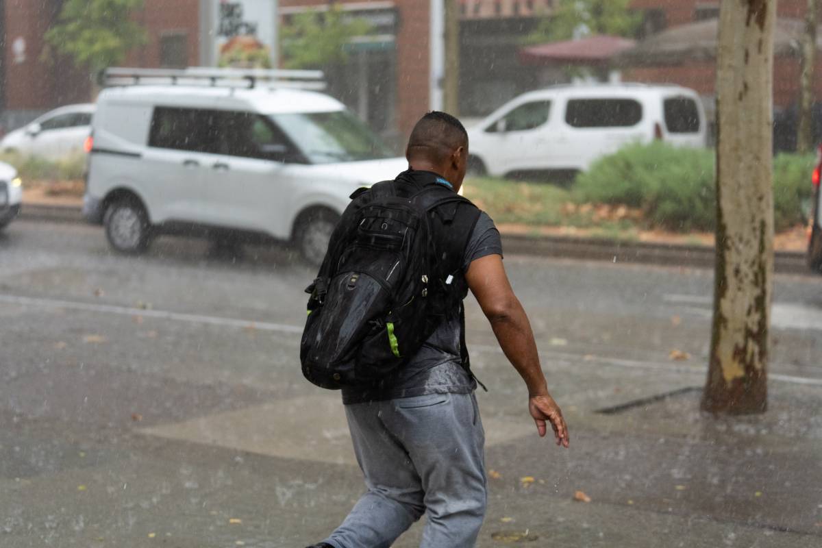 La pluja ha descarregat amb força a primera hora de la tarda a Sabadell - DAVID CHAO La pluja ha descarregat amb força a primera hora de la tarda a Sabadell