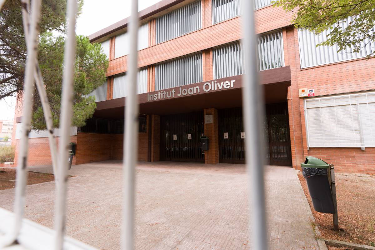 Parcs, places i patis d`escola buits davant de l`alerta de pluges - DAVID CHAO Parcs, places i patis d`escola buits davant de l`alerta de pluges