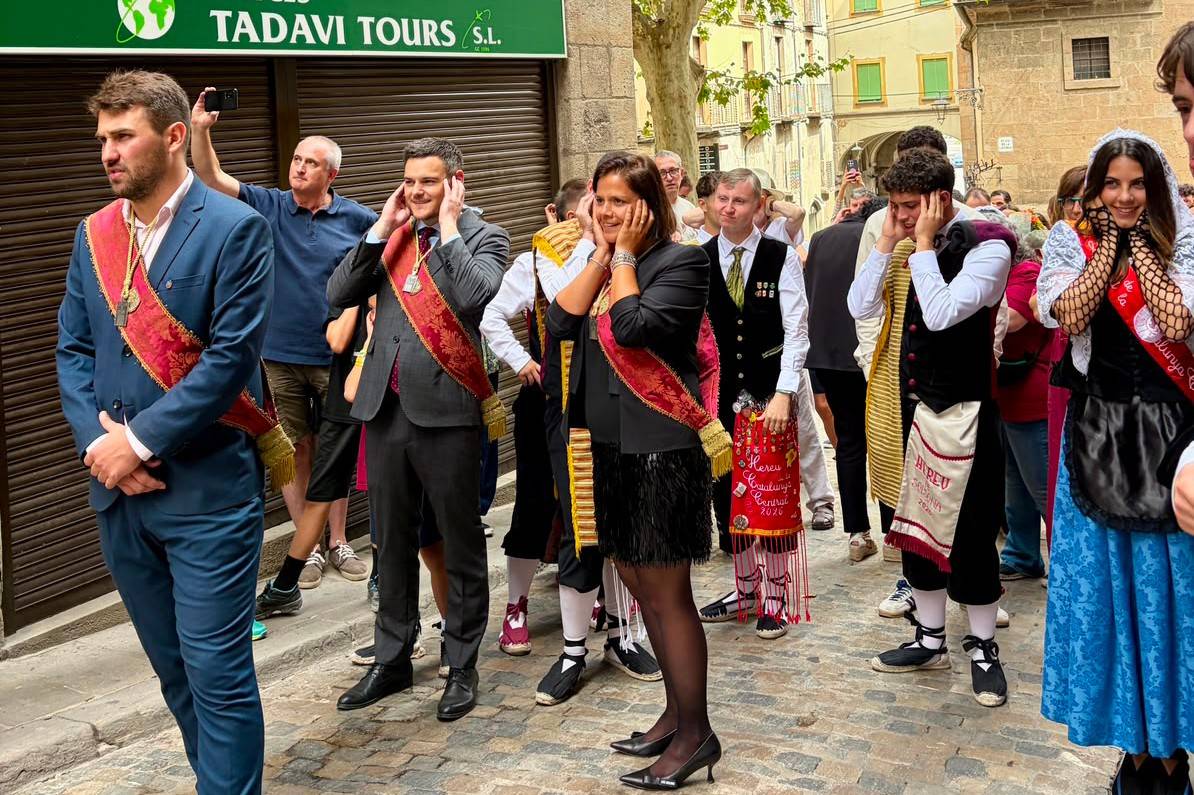 Contemplant la tronada - Aj Solsona Contemplant la tronada