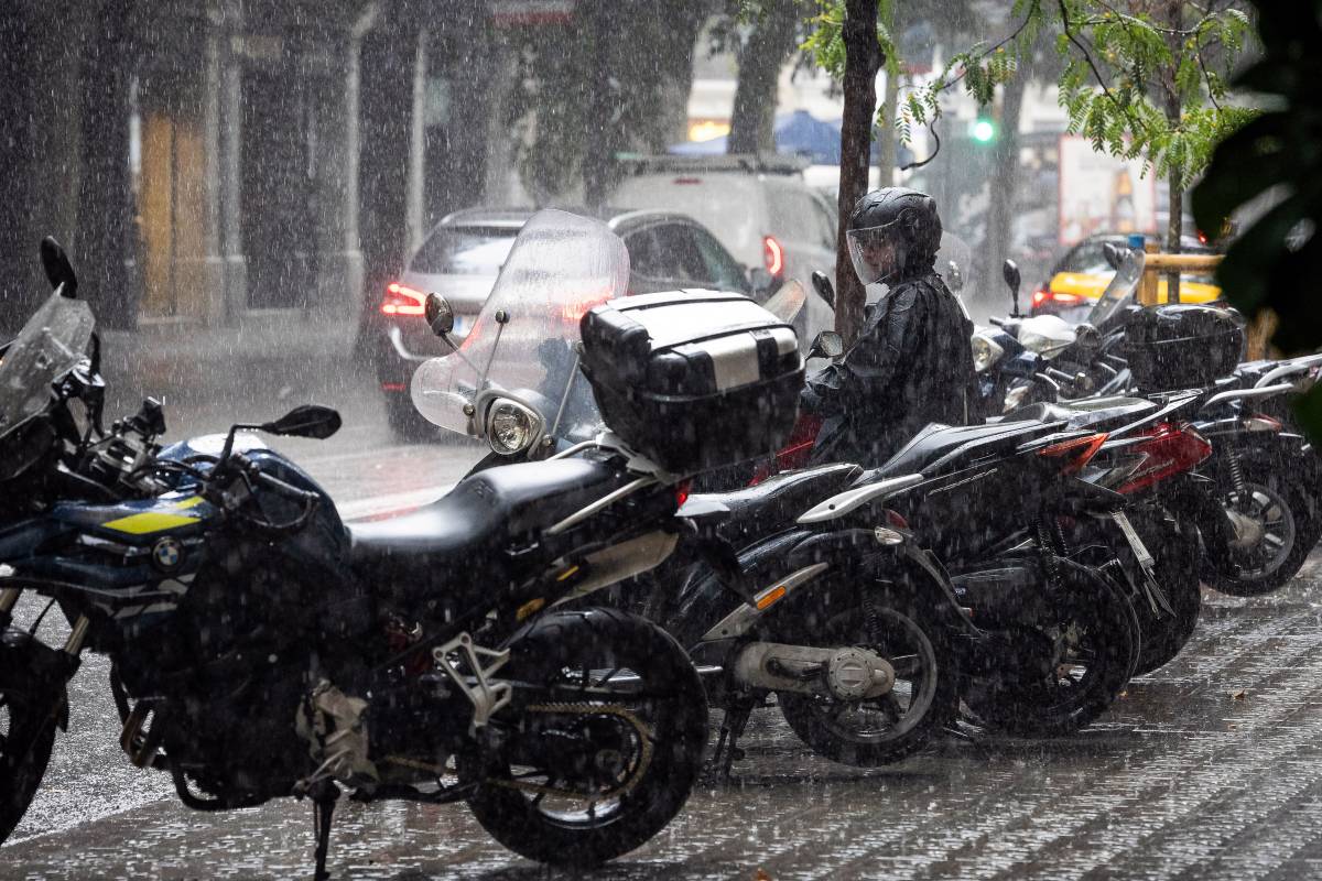 El temporal va deixar un dels caps de setmana amb les carreteres més buides de l'any