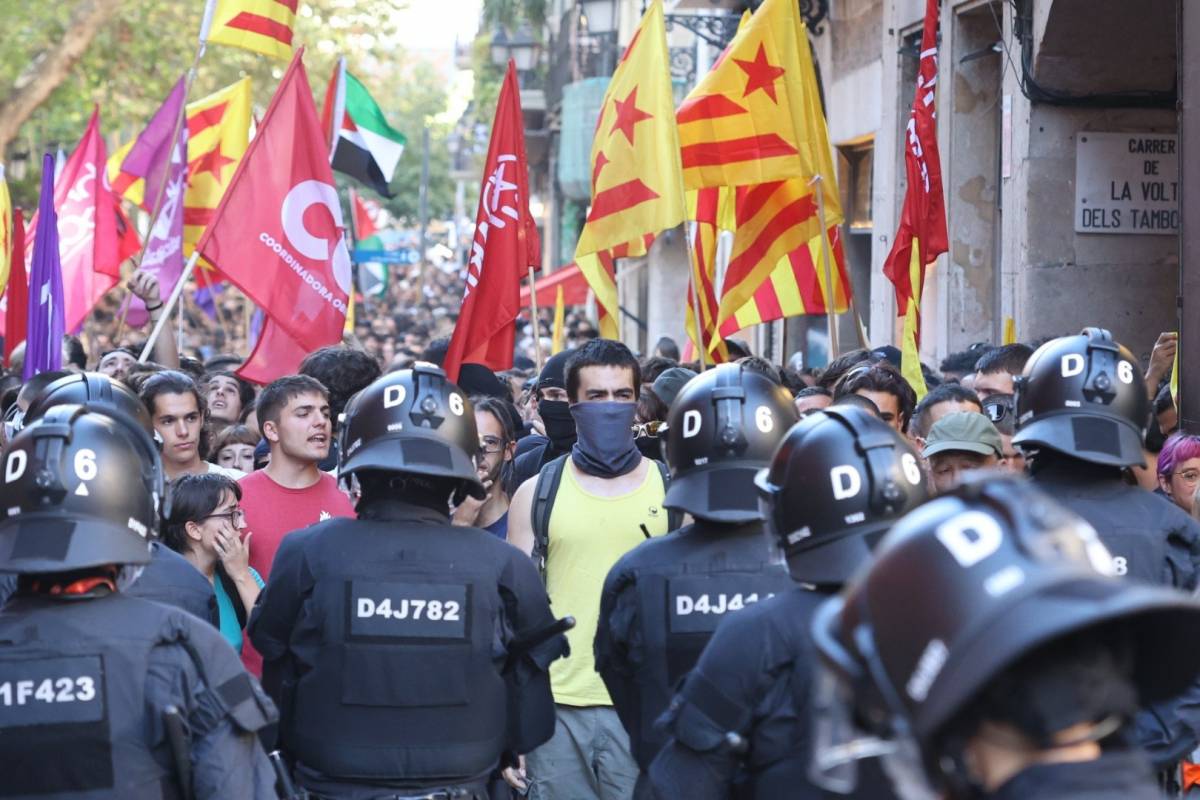 Militants d'extrema dreta agredeixen el fotoperiodista Jordi Borràs al Fossar