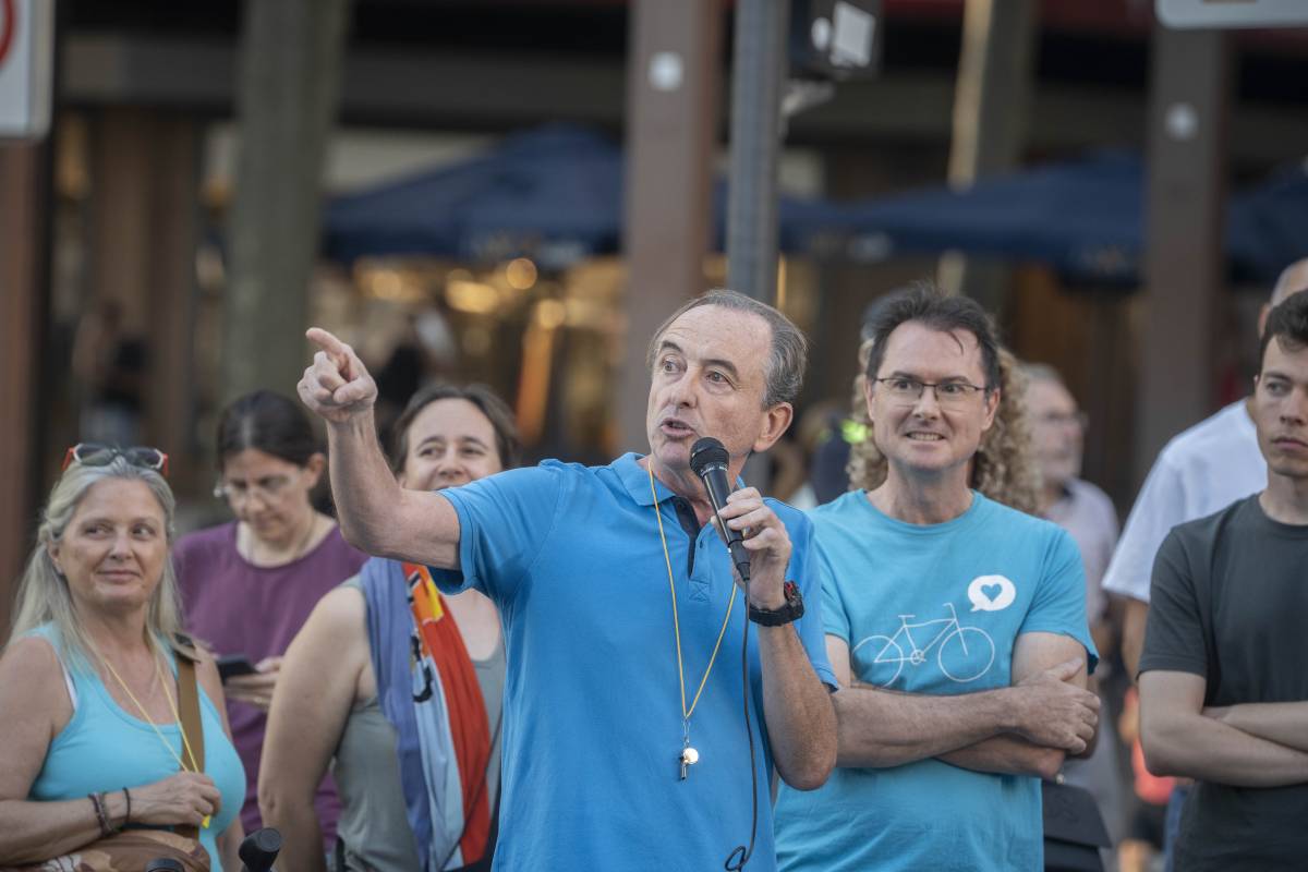 La protesta ha estat convocada per l’Associació per la Defensa i l’Estudi de la Natura (ADENC) i BiTer - NEBRIDI ARÓZTEGUI La protesta ha estat convocada per l’Associació per la Defensa i l’Estudi de la Natura (ADENC) i BiTer
