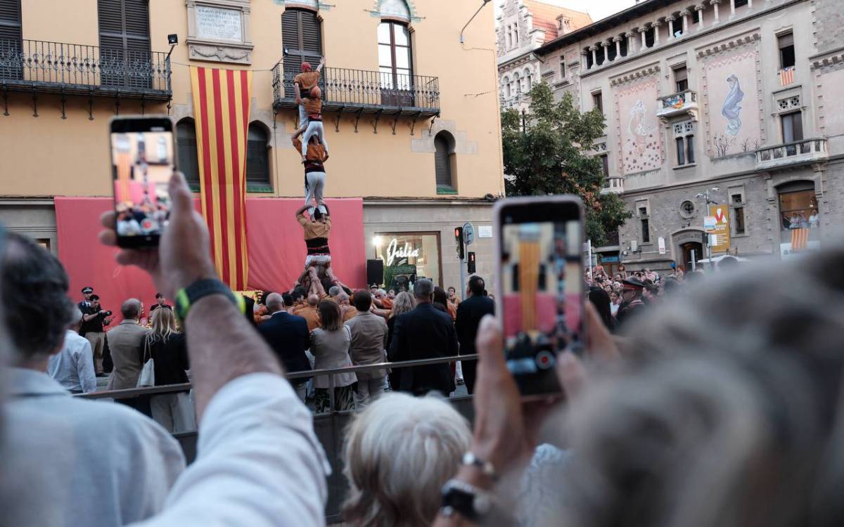 Ofrena floral per la Diada de Catalunya 2026 a Vic. - Oriol Clavera