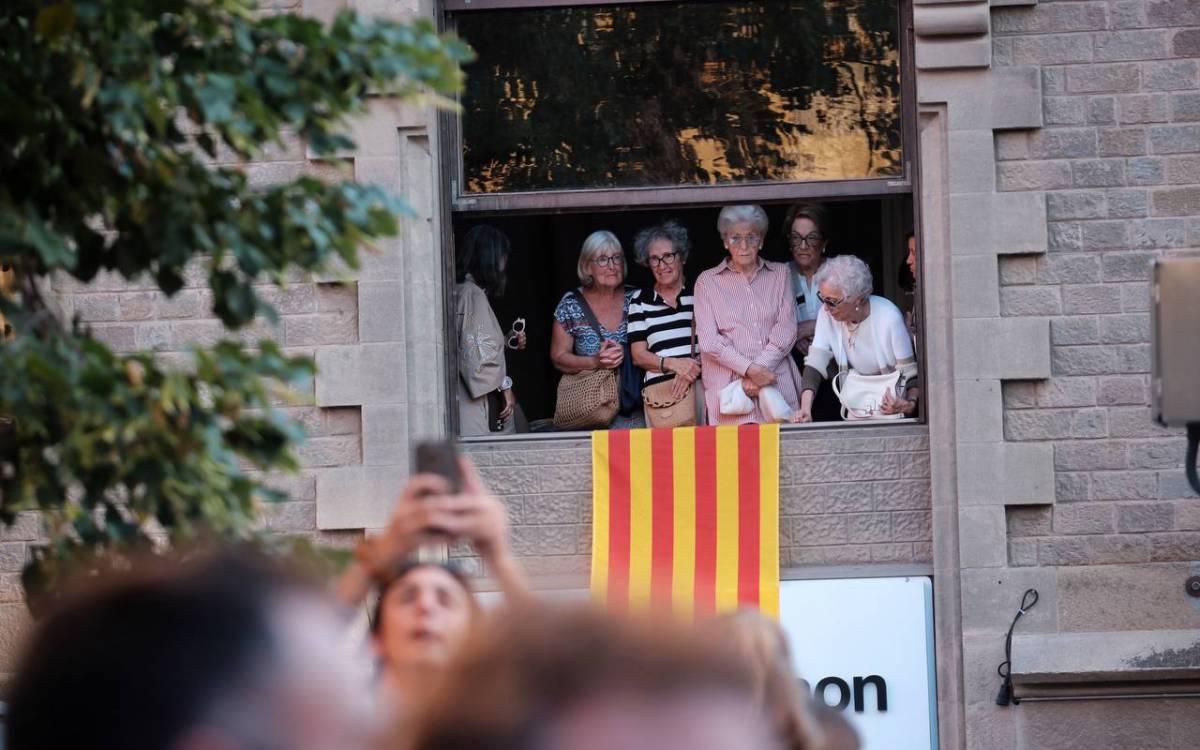 Ofrena floral per la Diada de Catalunya 2026 a Vic. - Oriol Clavera