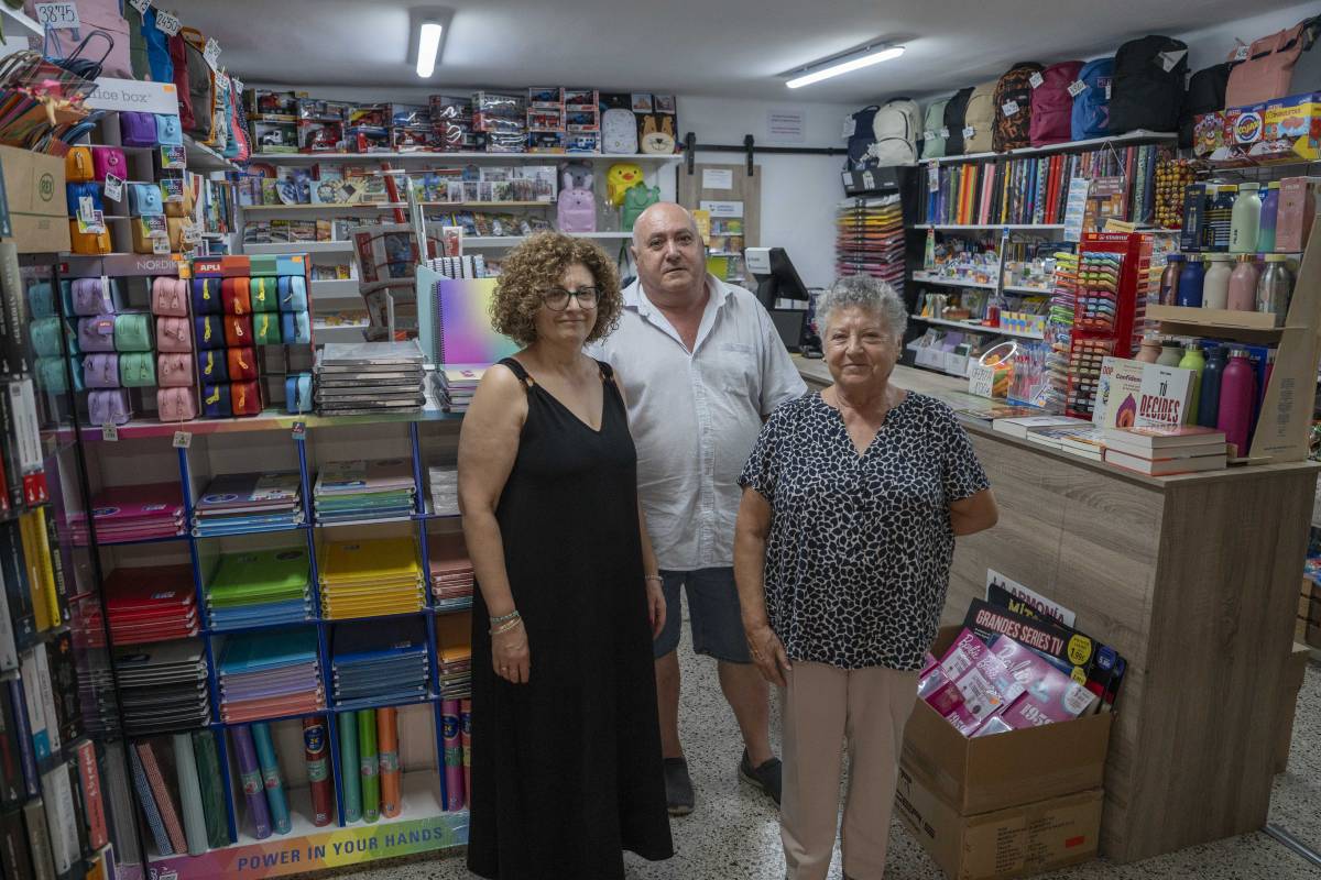 Llibreria Ana, botiga de barri: "Quan tenia 10 anys venia de l’escola, feia els deures aquí i, si calia, despatxava"