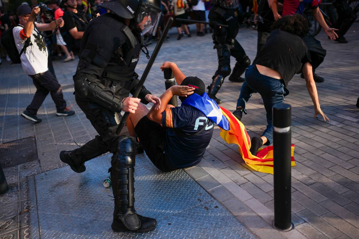 La detenció de 18 persones encén la ressaca de la Diada