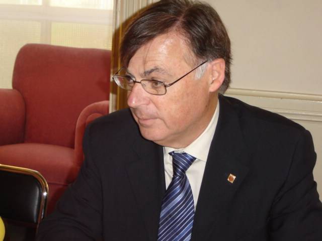 Mor Carles Solà, exrector de la UAB i conseller d'Universitats en el primer tripartit