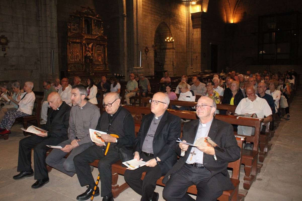 Públic assistent, amb el bisbe de Solsona a primera fila - Ramon Estany Públic assistent, amb el bisbe de Solsona a primera fila