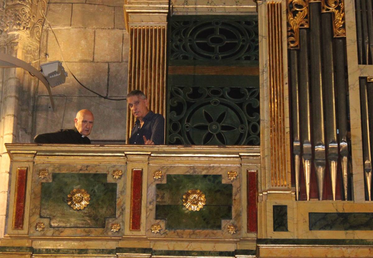 L`orguenista Miquel González, acompanyat de Món. Grifell - Ramon Estany L`orguenista Miquel González, acompanyat de Món. Grifell
