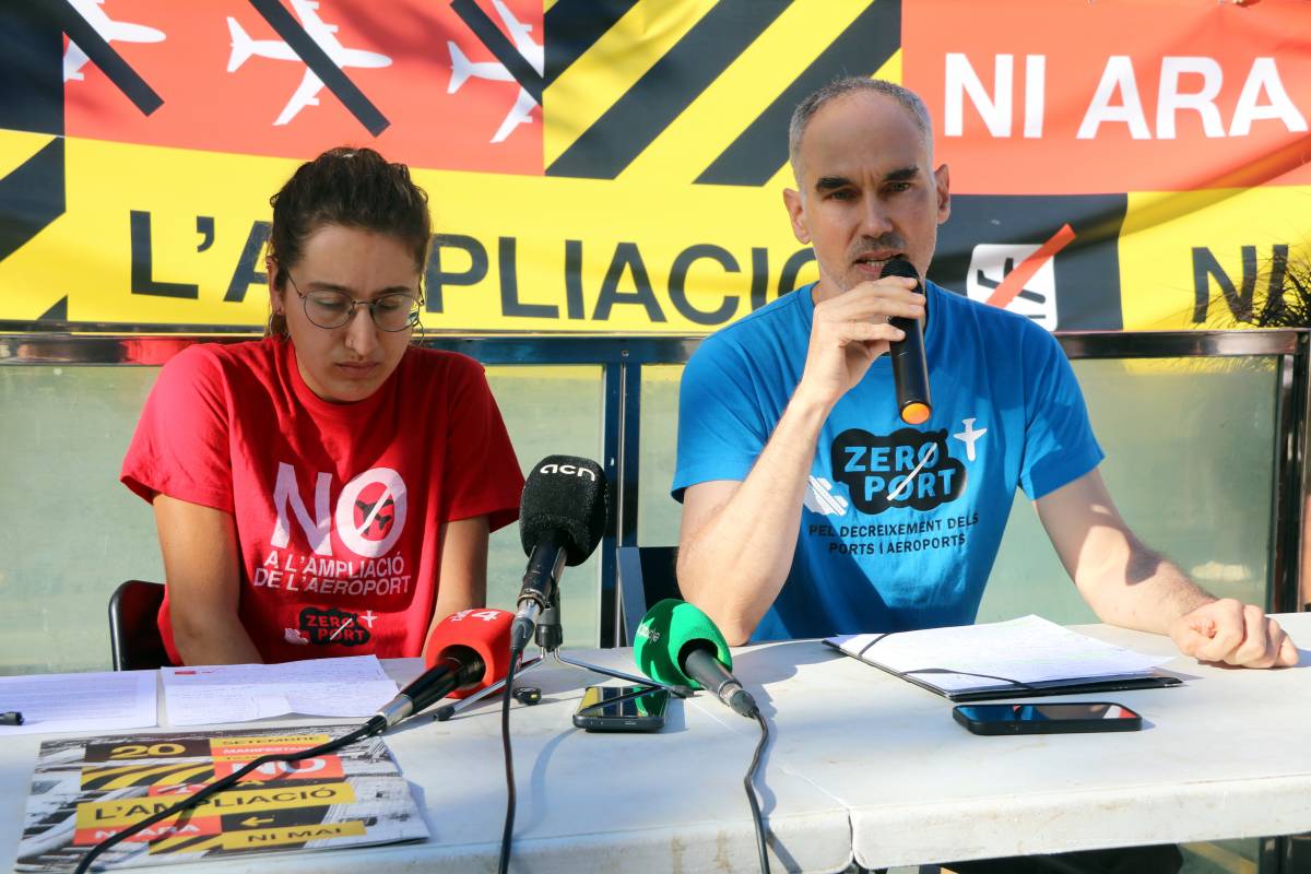 Els opositors a l'ampliació de l'aeroport acusen el Govern de «negacionisme climàtic»