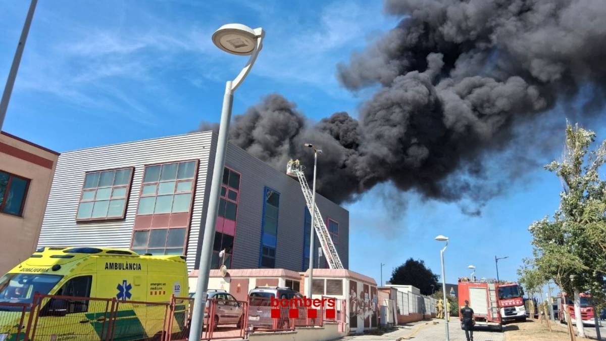 Què sabem i què no de l'incendi en una fàbrica de Mataró