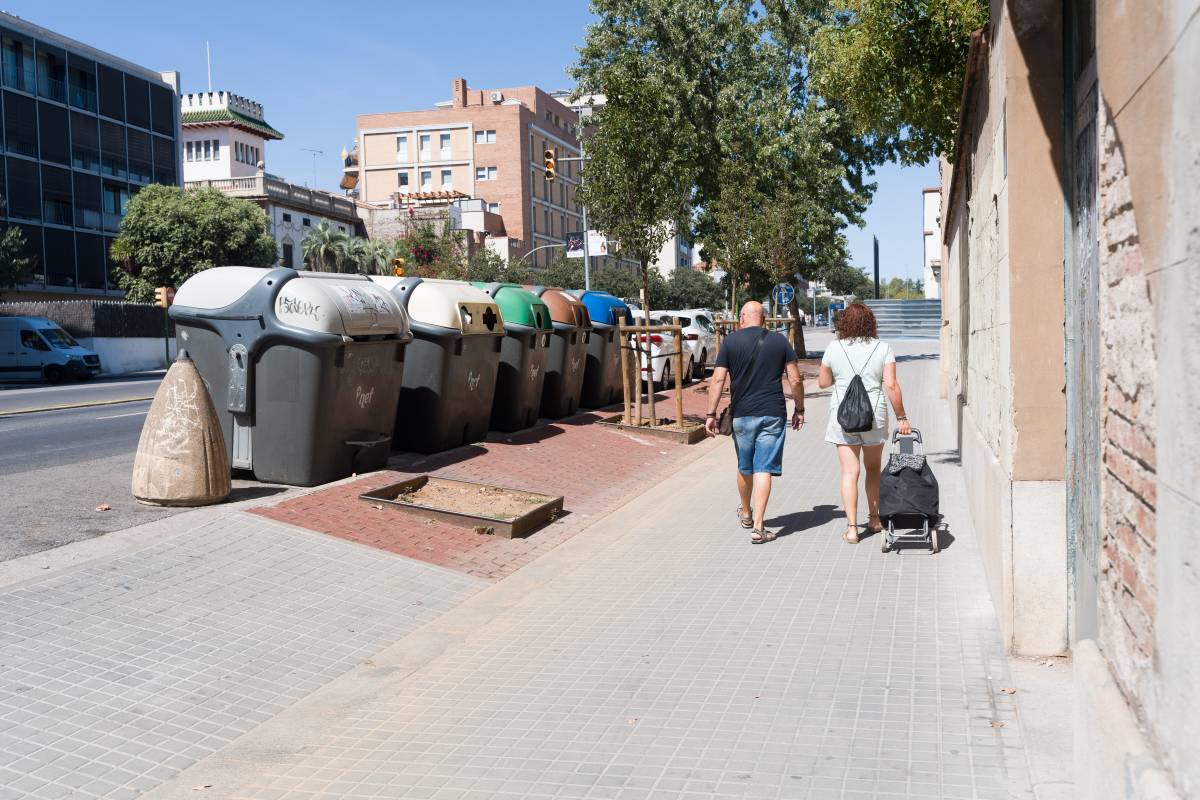 Veïns de Covadonga reclamen que tornin els contenidors al seu carrer