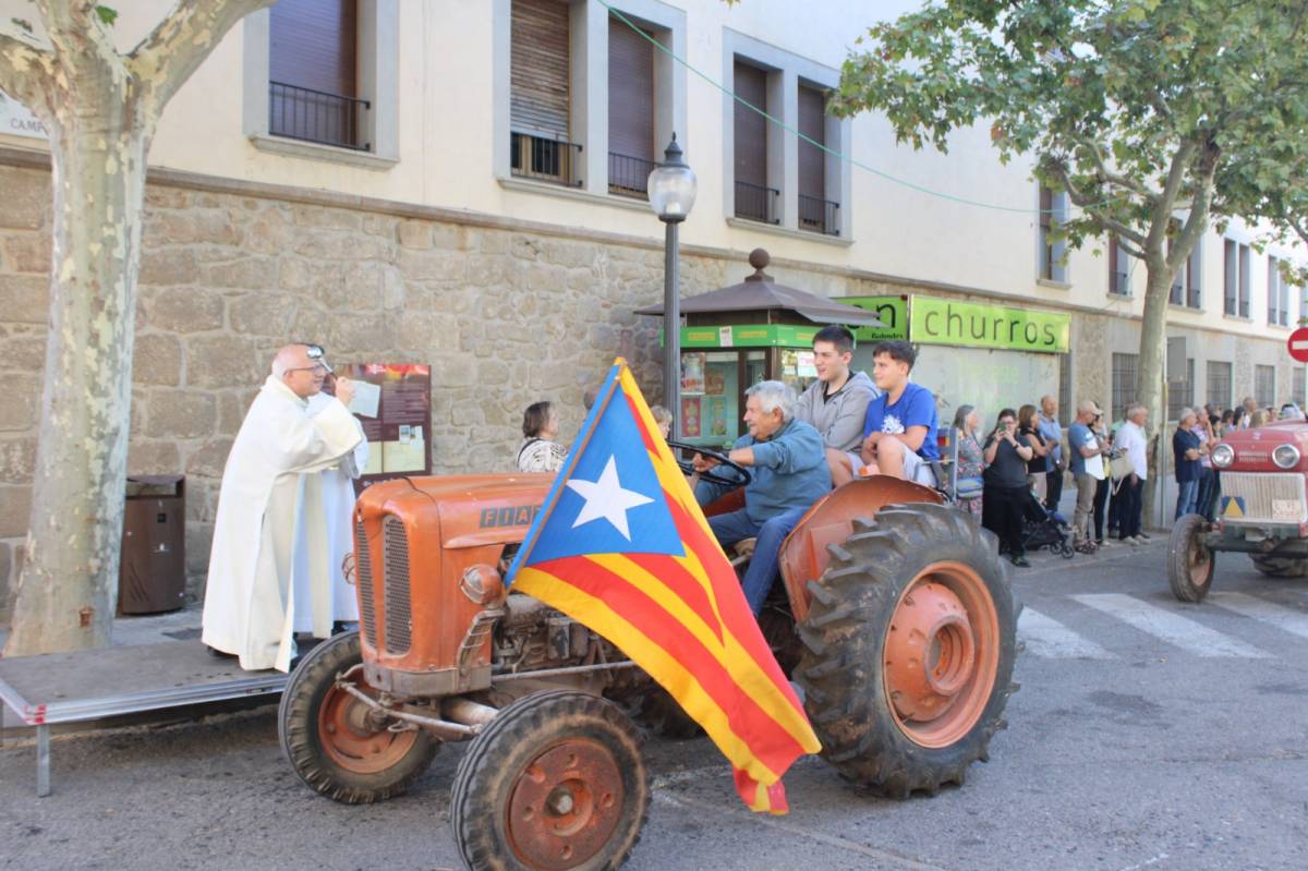 Una vuitantena de tractors omplen Solsona en la Diada de l'11 de setembre 