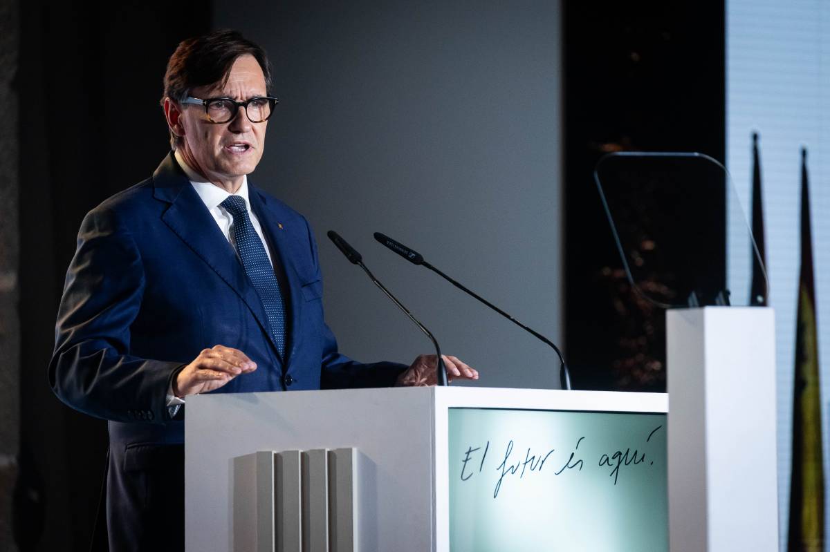 Illa planteja prohibir la IA a les escoles fins als 14 anys