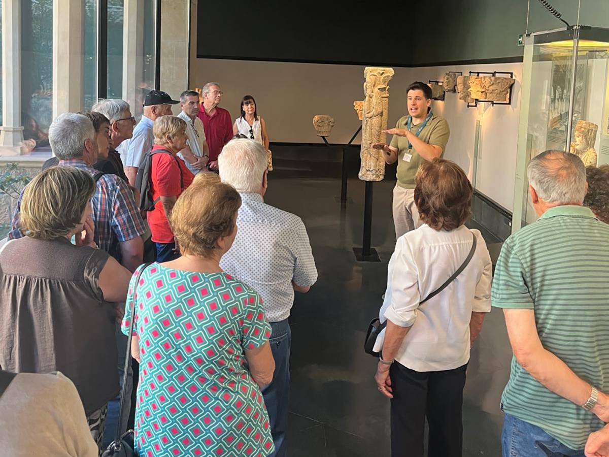 Veïns de Castellar de la Ribera accedeixen a espais restringits del Museu de Solsona en una jornada dedicada al patrimoni