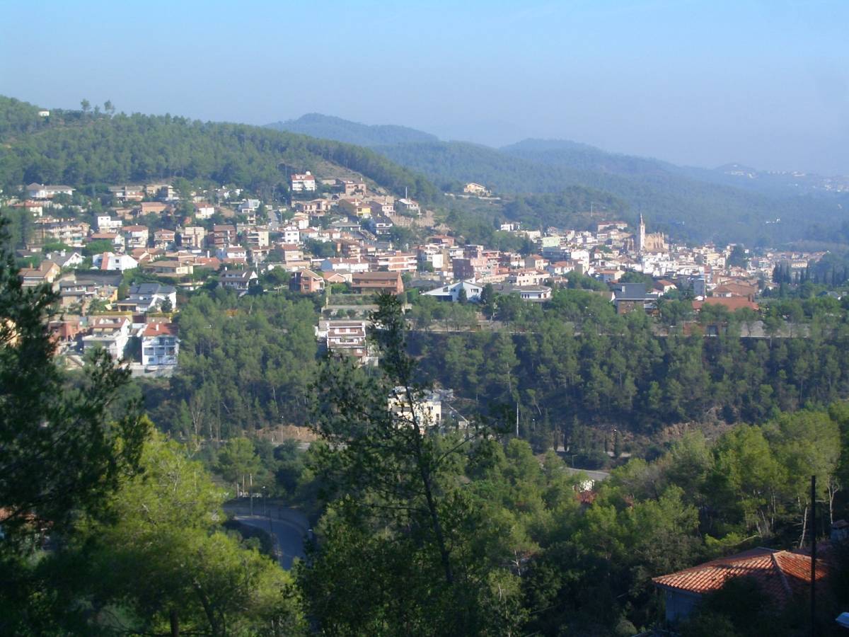Mor una dona en un xoc frontal entre dos turismes a la BV-2005 a Torrelles de Llobregat