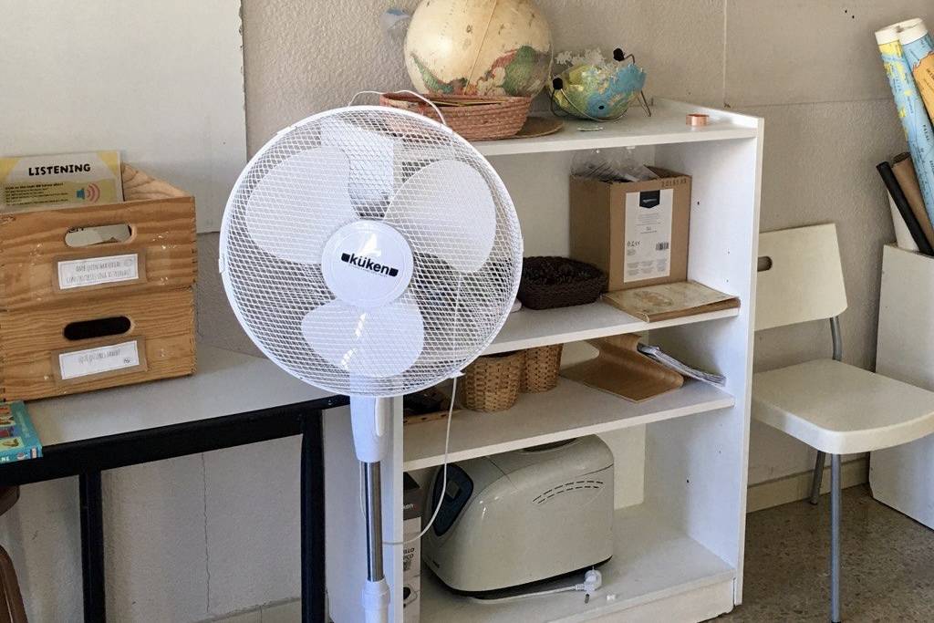 El Gremi d'Instal·ladors avisa que els ventiladors no climatitzen les aules