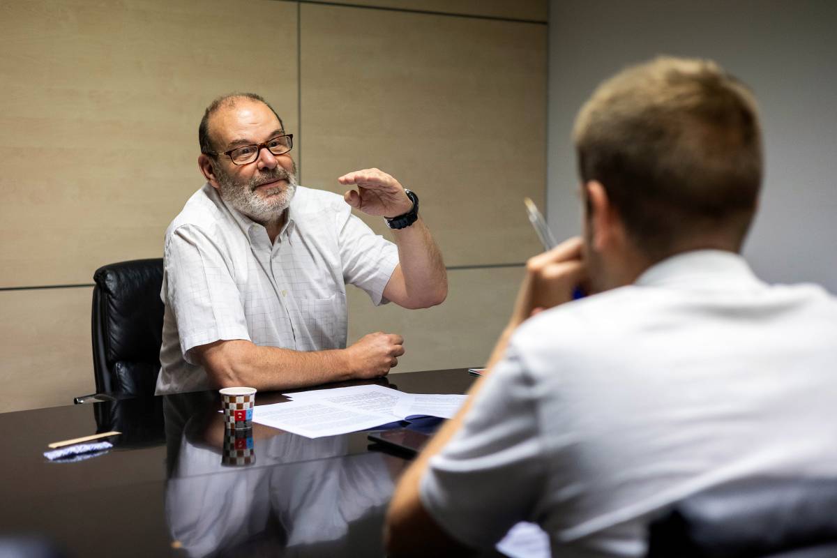 Òscar Escuder President de Plataforma per la Llengua - Hugo Fernández Òscar Escuder President de Plataforma per la Llengua