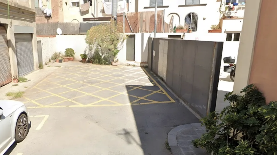 L'Ajuntament retirarà la multa de 700 euros als veïns del Clot per tenir plantes al carrer