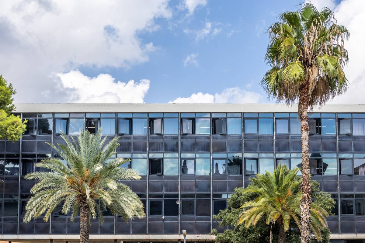 La façana de l`Escola Industrial - Juanma Peláez La façana de l`Escola Industrial