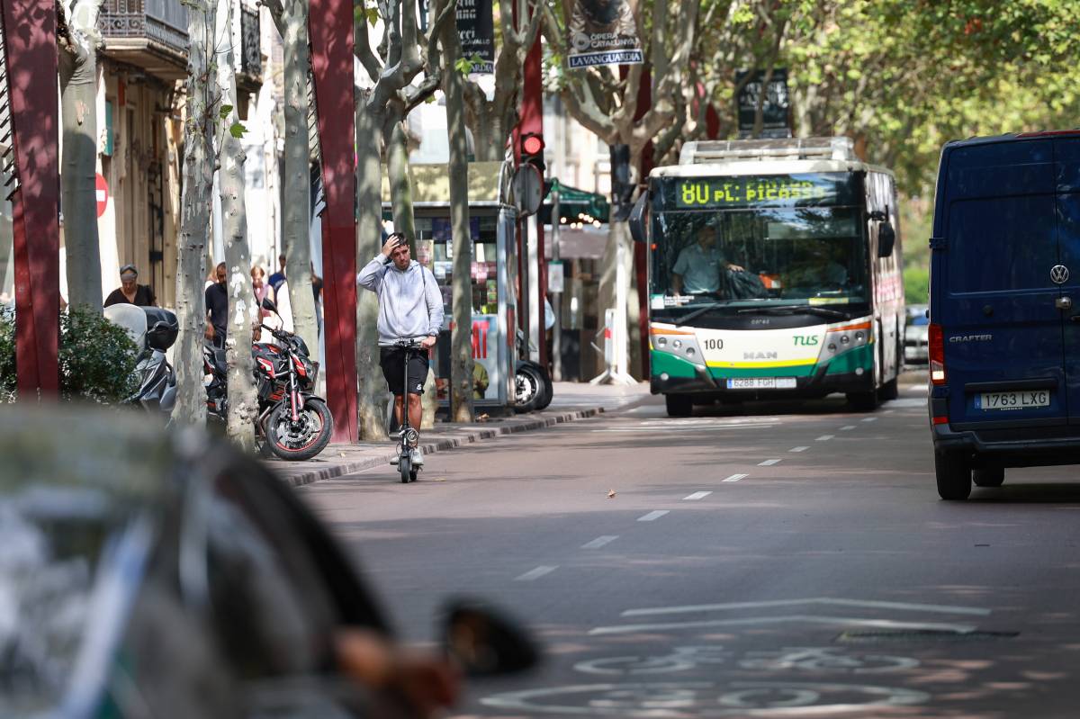 Un patinet elèctric per la Rambla - Víctor Castillo Un patinet elèctric per la Rambla