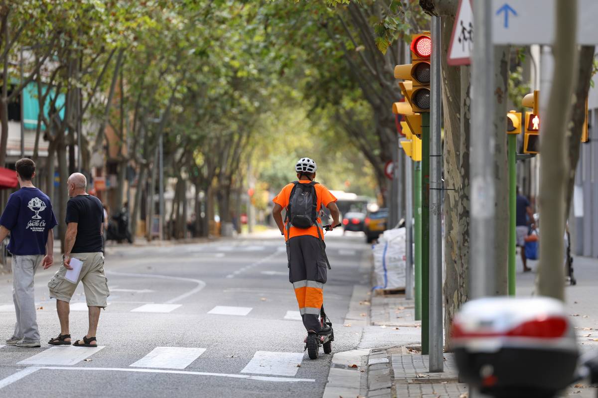 Un patinet elèctric per l`avinguda de Matadepera - Víctor Castillo Un patinet elèctric per l`avinguda de Matadepera