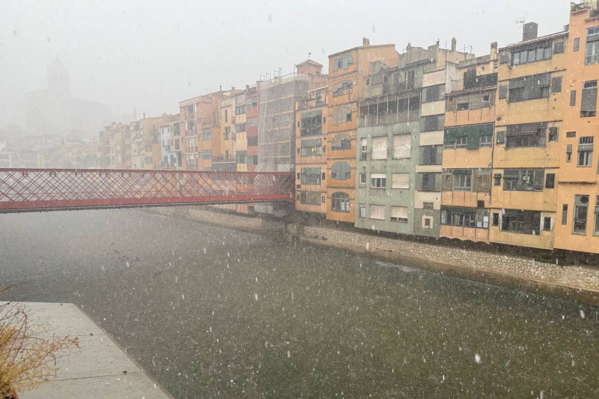 Tempesta torrencial a Girona: pedregada i cascada a les escales de la catedral