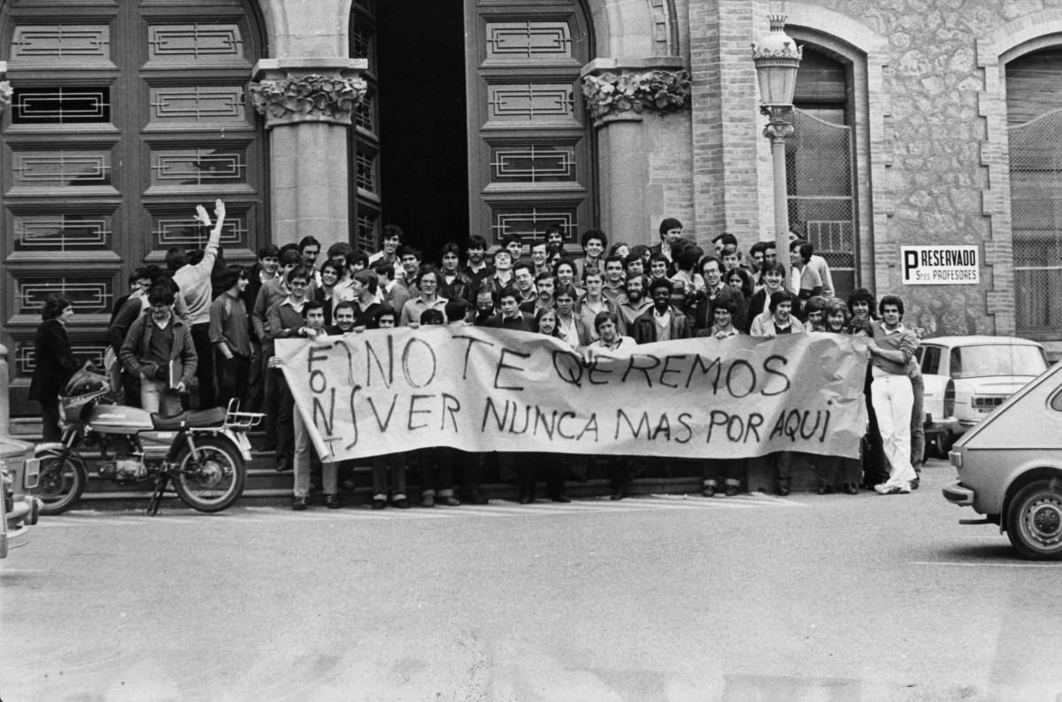 Un clam contra una professora