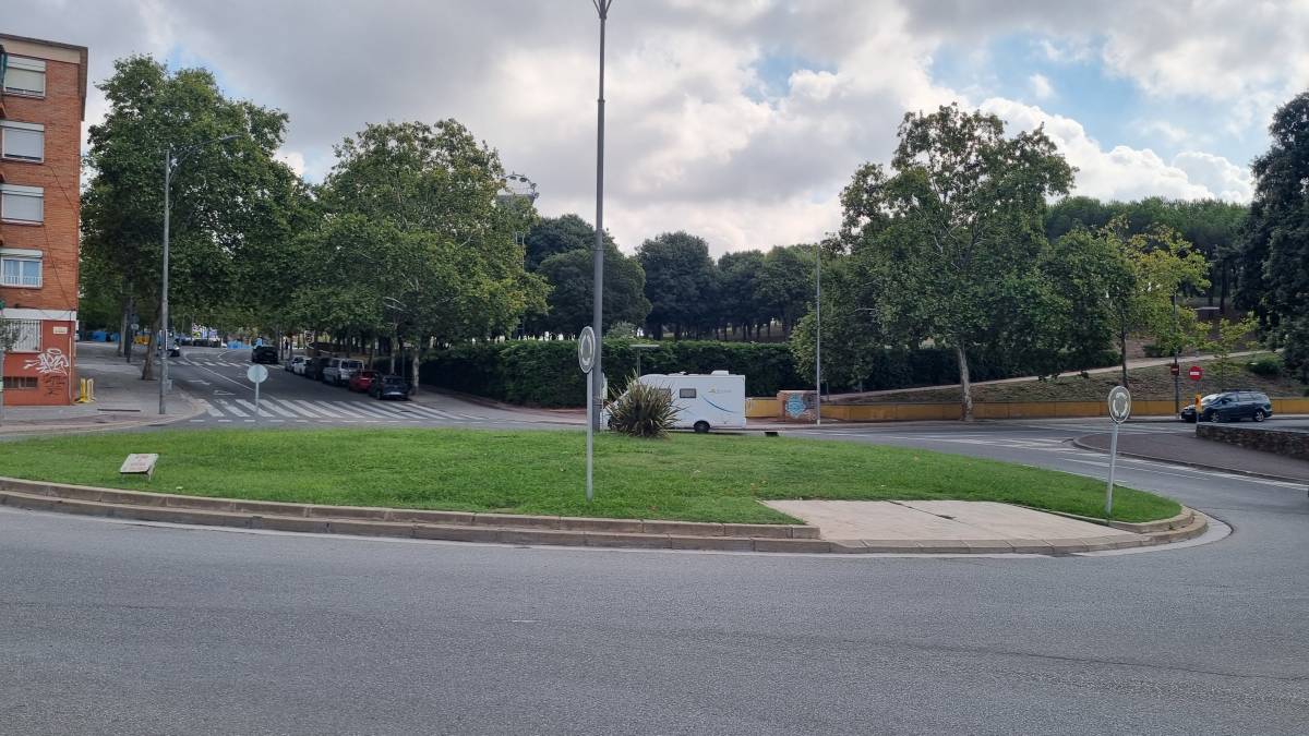 Comença la plantació de gespa o plantes amb flors a 32 espais de Sabadell