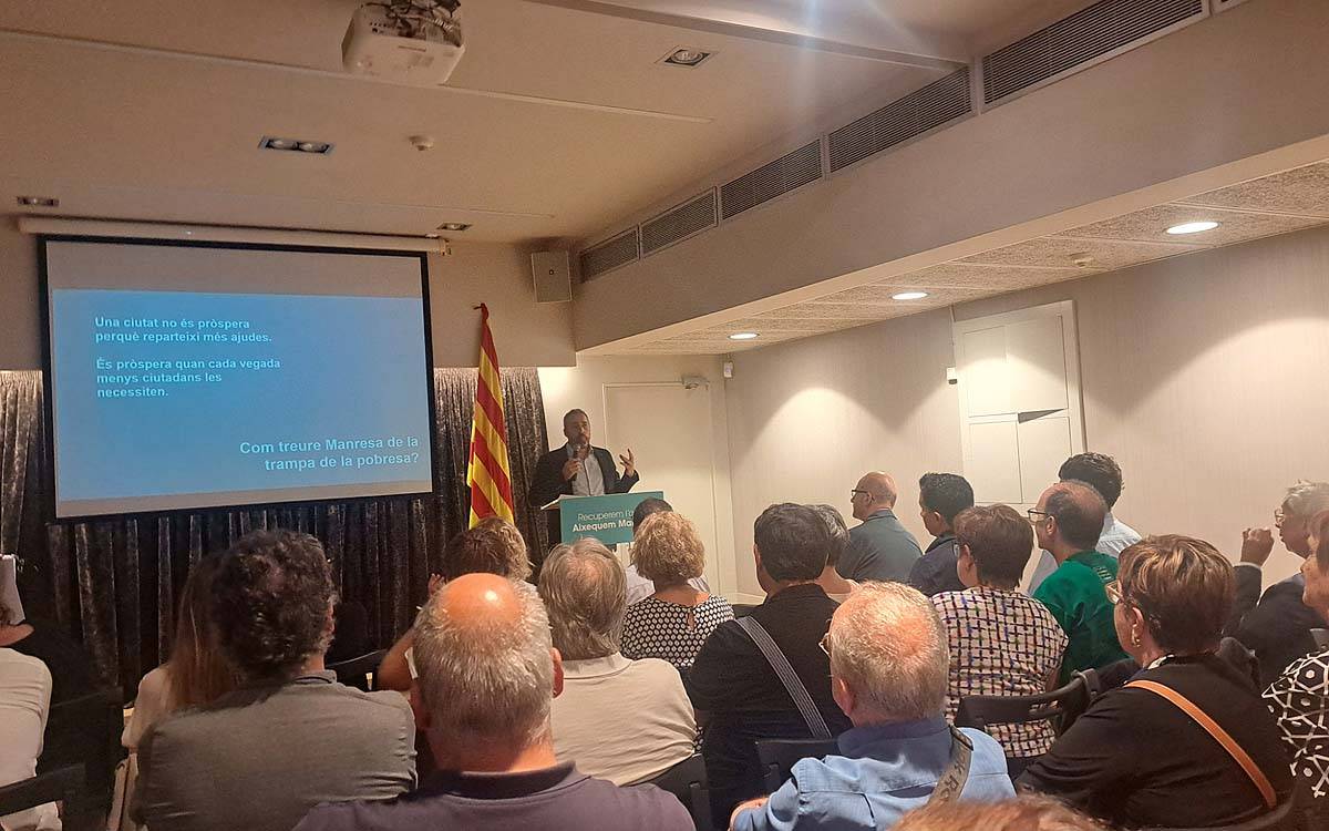 Junts dona el tret de sortida a la precampanya de Manresa en l'acte de balanç del tercer any de mandat
