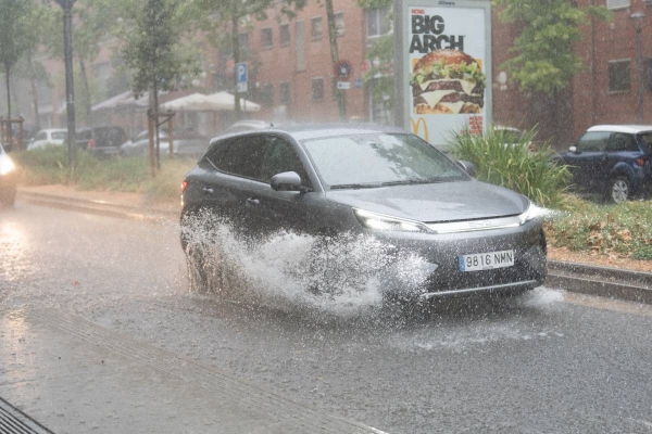 Sabadell registra 34 litres per metre quadrat de pluja en poques hores, però sense gaires incidències