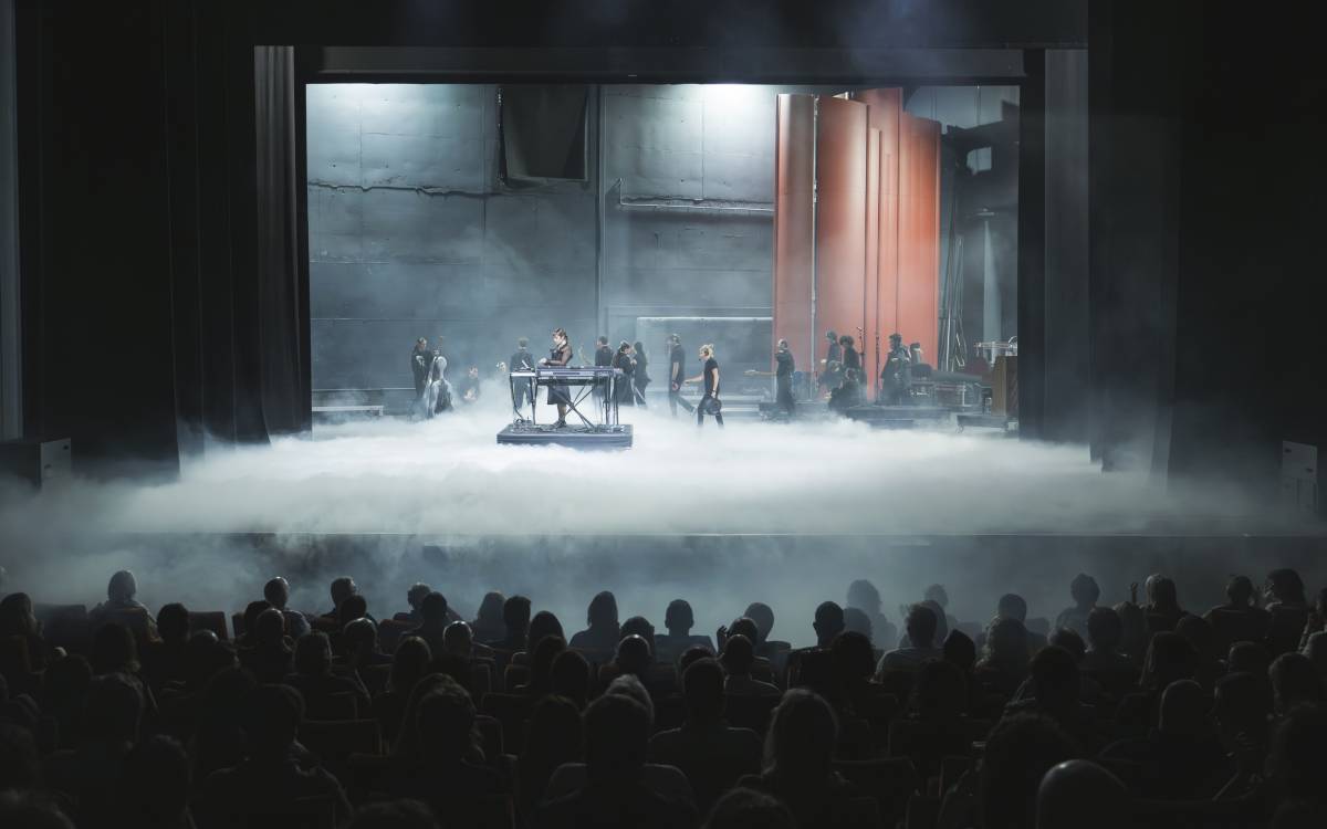 El concert inaugural de la 38a edició del Mercat de Música Viva de Vic reflexiona sobre la música en directe