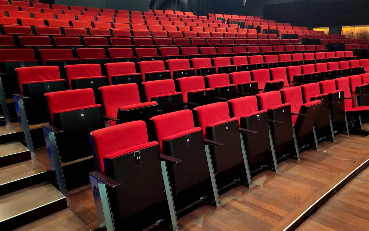Castellbell i el Vilar renovarà els casinos Burés i Borràs amb 540 butaques donades pel Kursaal