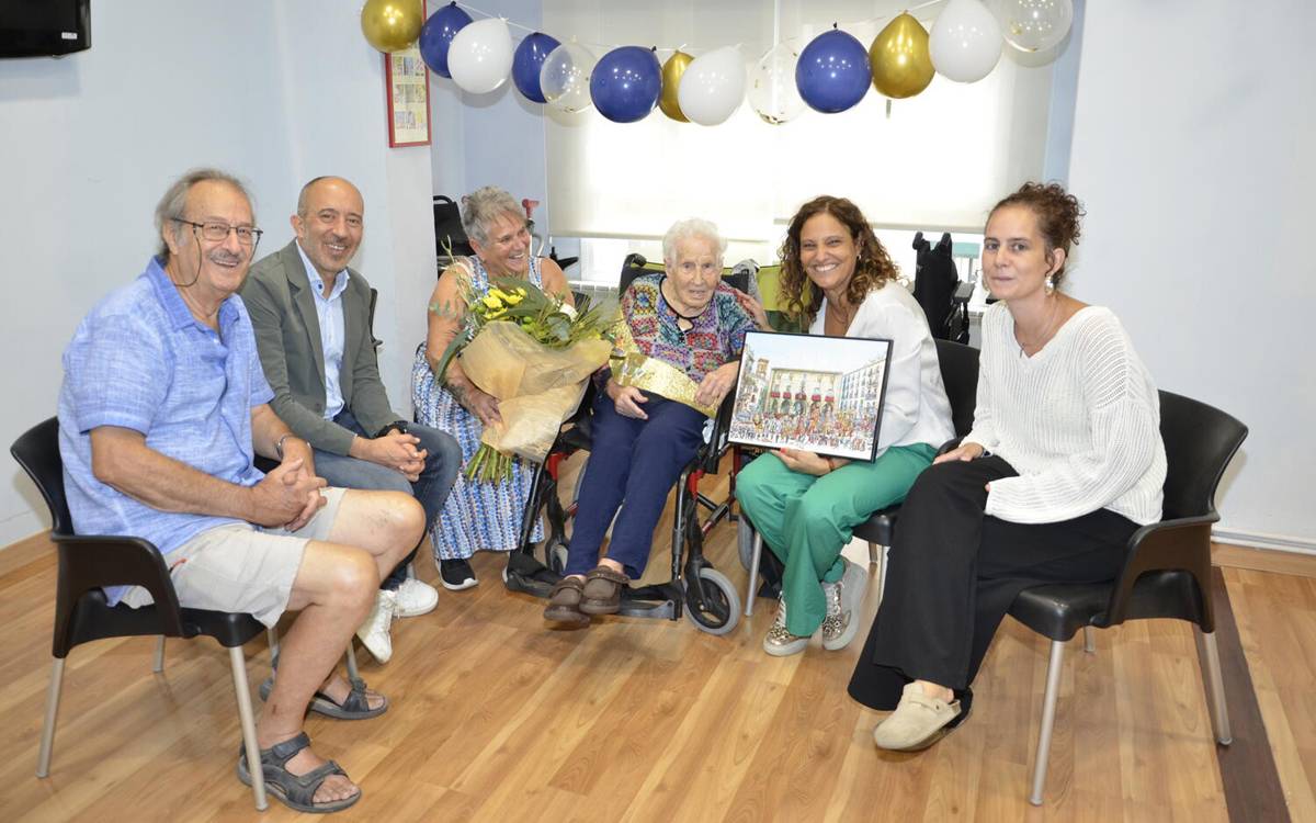 Maria Acuña celebra els 100 anys a la residència de la Sagrada Família de Manresa