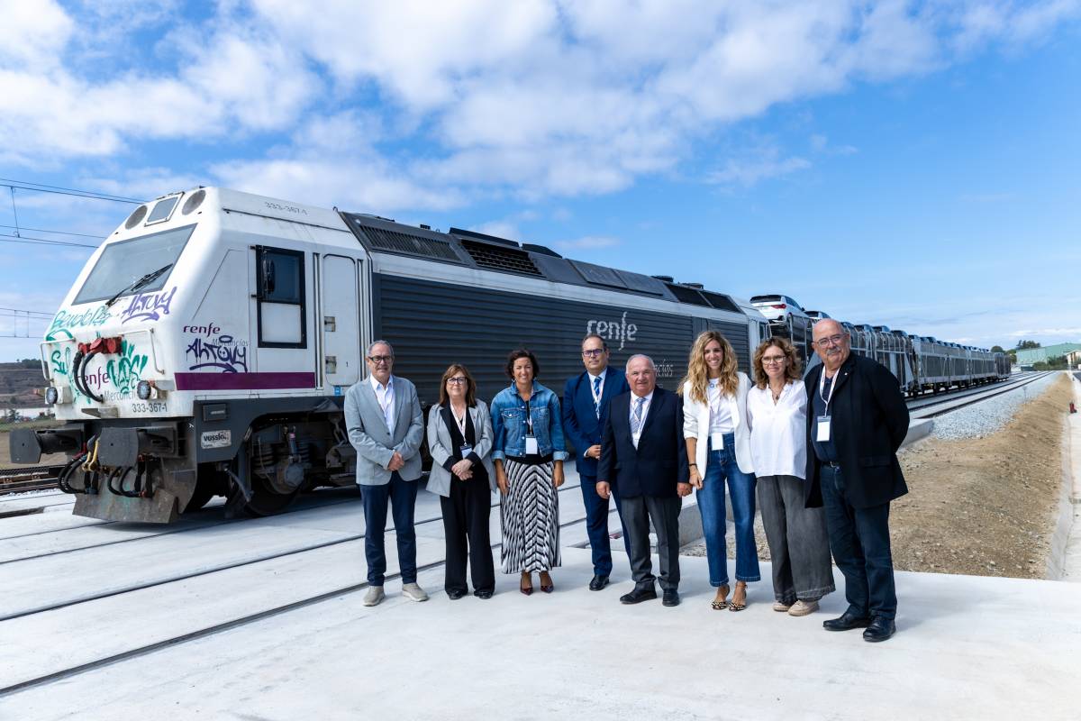 Catalunya estrena una terminal ferroviària privada dedicada al transport de cotxes
