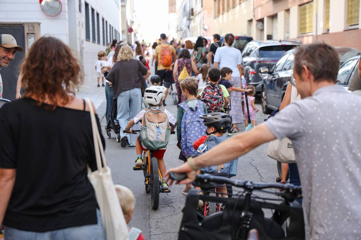 Tallen el carrer de Covadonga: “Volem una ciutat pacificada!"