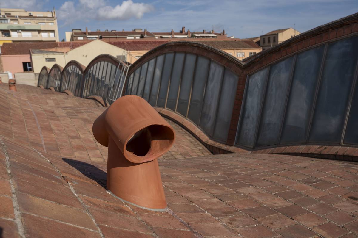 Una de les noves xemeneies de ventilació de la teulada, que recuperen les obertures originals de l`edifici - Alberto Tallón Una de les noves xemeneies de ventilació de la teulada, que recuperen les obertures originals de l`edifici