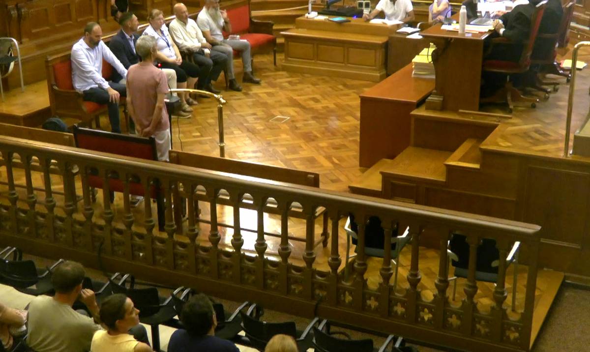 Espadaler dona 48 hores a l'empresa d'intèrprets del judici de Roger Español per aclarir què va passar