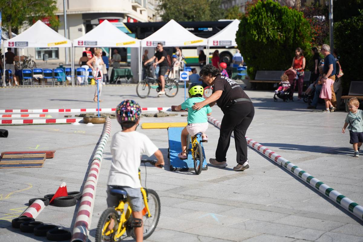 La bicicleta i el transport públic prenen el Centre per la Setmana Europea de la Mobilitat