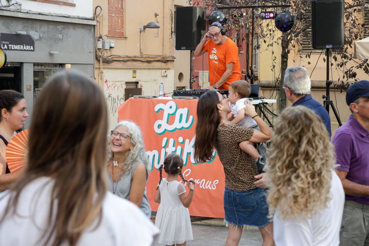 FOTOS | La moda del vespreig arriba al Raval de Montserrat