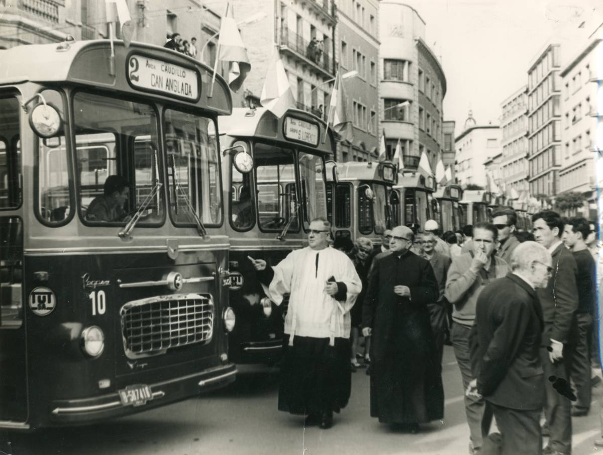 La benedicció d’uns autobusos nous