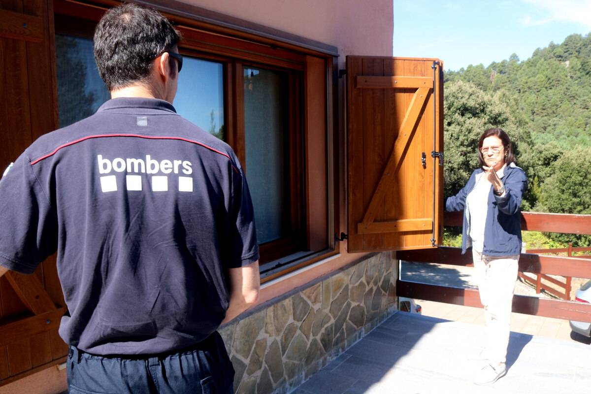 Els Bombers reforcen l’autoprotecció davant d’incendis forestals als habitatges dels Ports