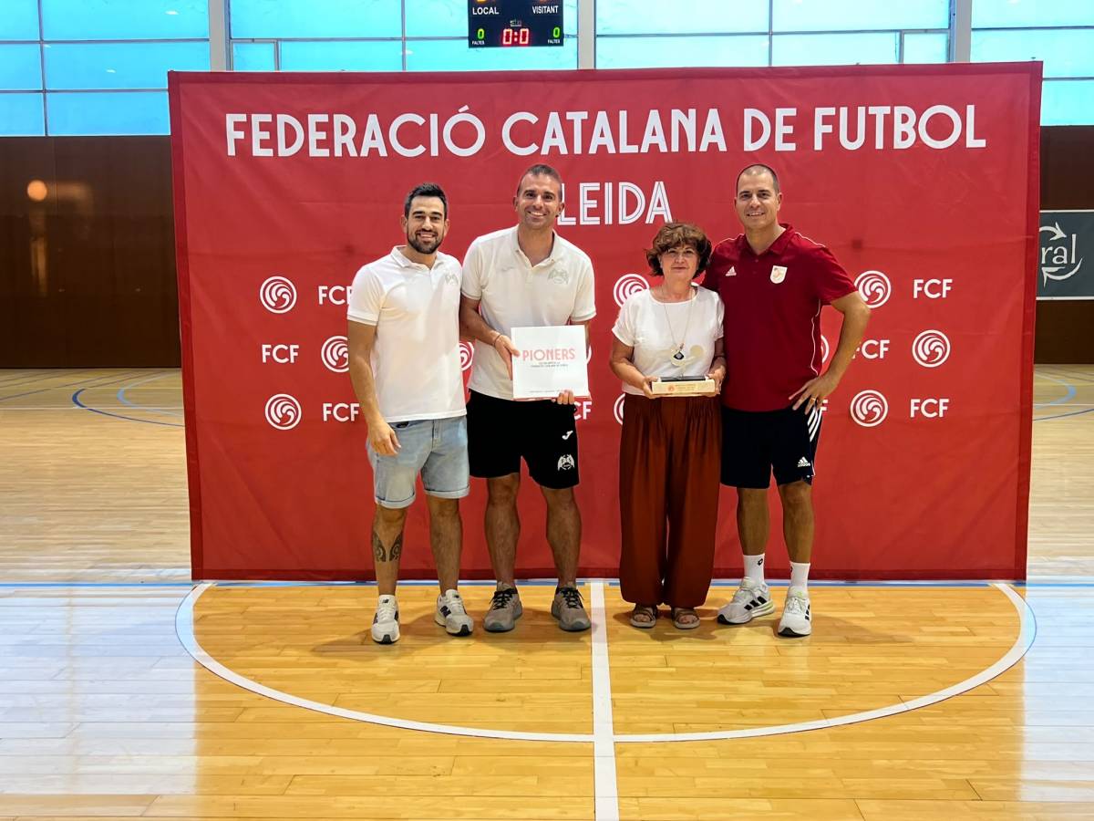 Familiars del Quim Sala han donat els trofeus - FCF Familiars del Quim Sala han donat els trofeus