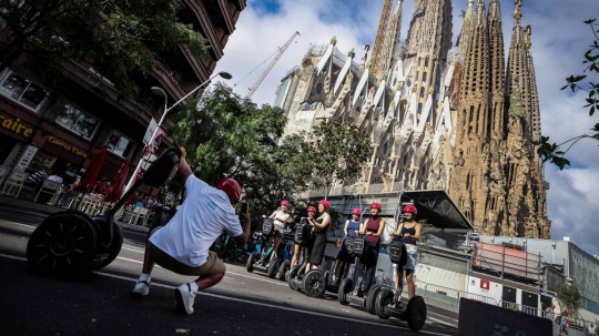 La Sagrada Família diu que podria acabar l'escalinata de la Glòria enderrocant un sol edifici