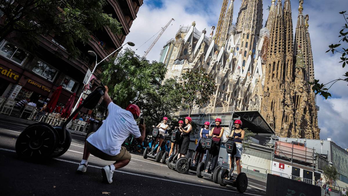 La Sagrada Família diu que podria acabar l'escalinata de la Glòria enderrocant un sol edifici