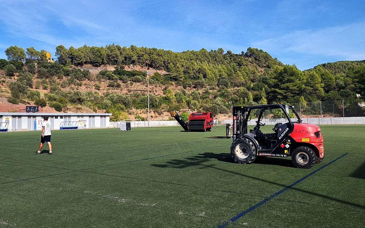 Castellbell i el Vilar inicia la substitució de la gespa del camp de futbol municipal
