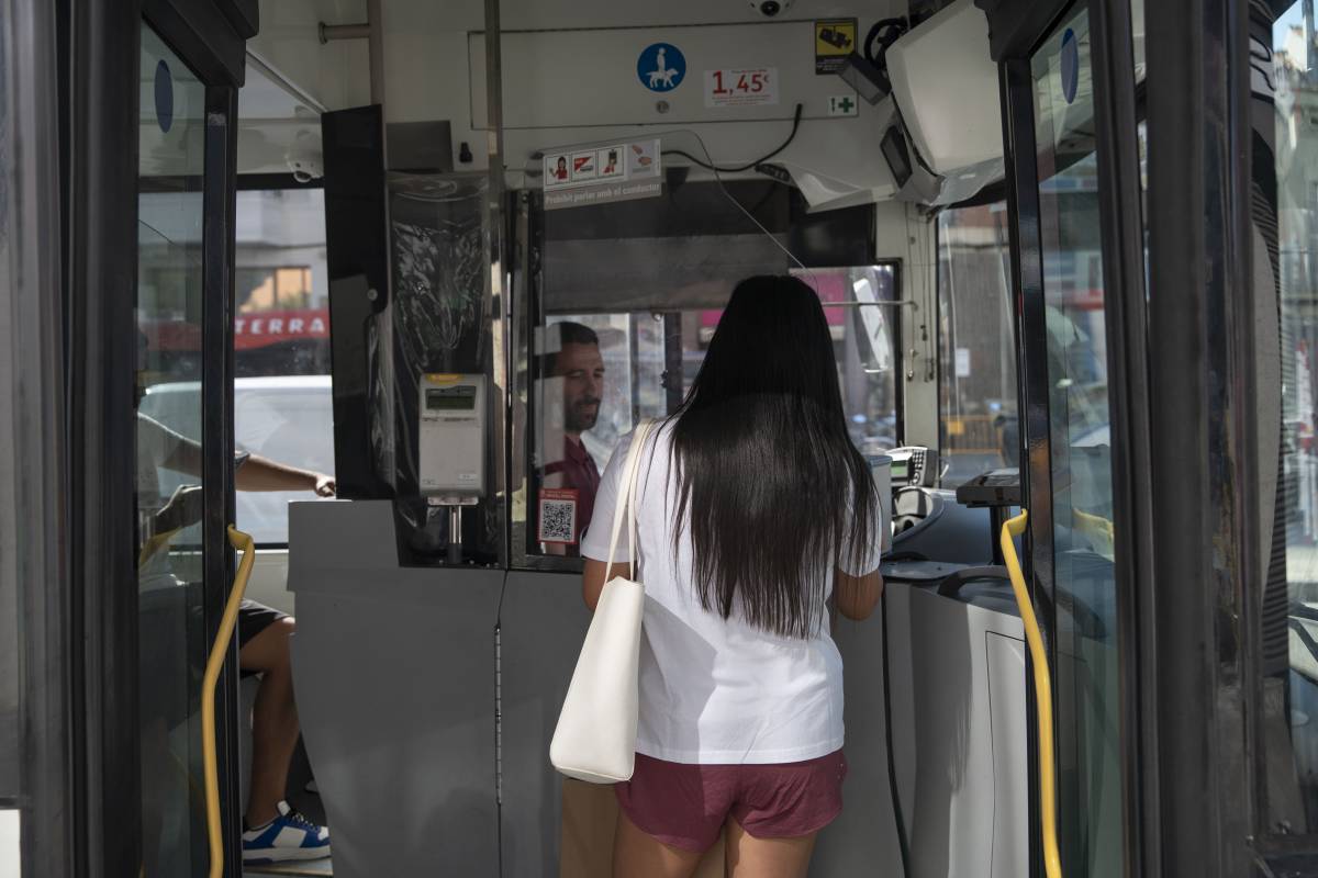 Quatre denúncies per enfrontar-se al conductor o entrar embriagat a l'autobús