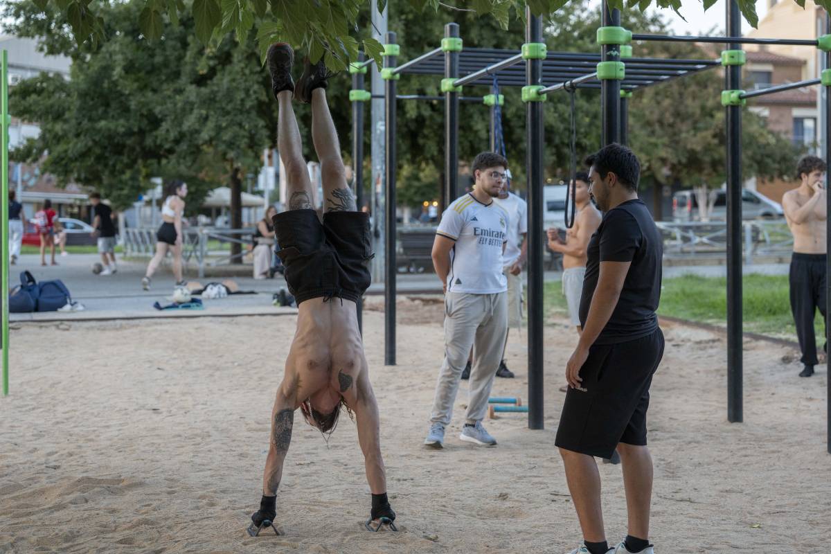 La cal·listènia guanya terreny a Terrassa: tres nous espais per entrenar a l'aire lliure