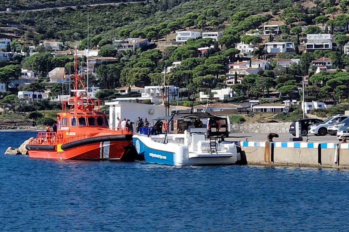Troben un cadàver surant al mar a prop de Llançà